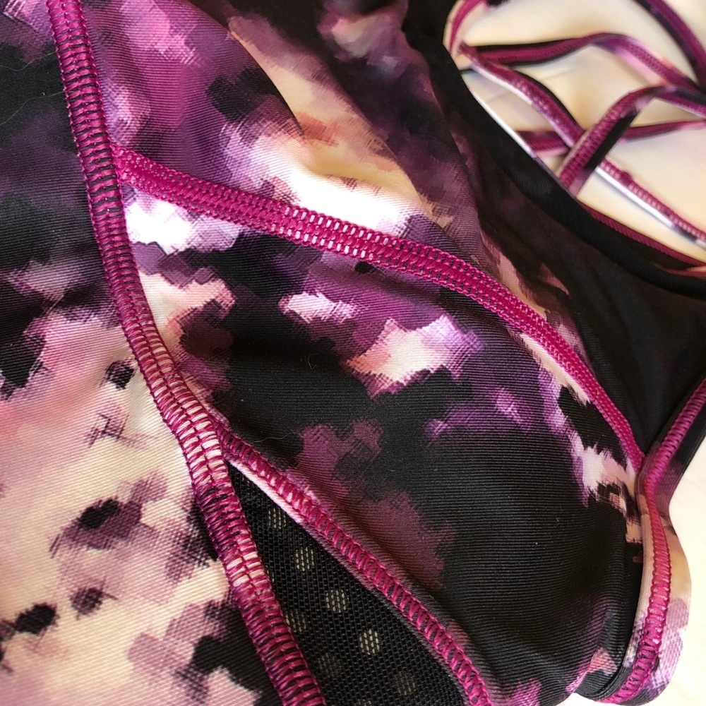 Lululemon Strap It Like It’s Hot Bra Raspberry - Picture 5 of 8